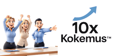 Kolme ammatillisesti pukeutunutta naista seisoo innostuneina pöydän takana, jolla on papereita ja kyniä. He osoittavat eteenpäin ja hymyilevät, viestien yhteistyötä ja oivallusta. Kuvan oikeassa reunassa on ylöspäin osoittava nuoli ja teksti "10x Kokemus™", joka symboloi strategiatyön vaikuttavuutta ja kasvua. Kuva liittyy Stradigon menetelmään, joka tekee strategiatyöstä osallistavan ja merkityksellisen kokemuksen.